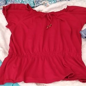 Maroon color cute top. Can be worn off/on shoulder